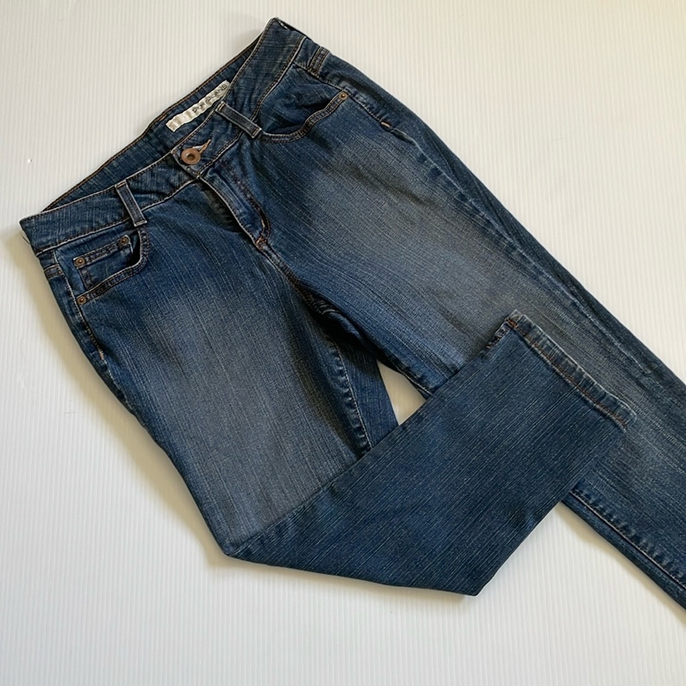 DKNY SoHo cropped, denim, blue jeans. Women’s size 6
